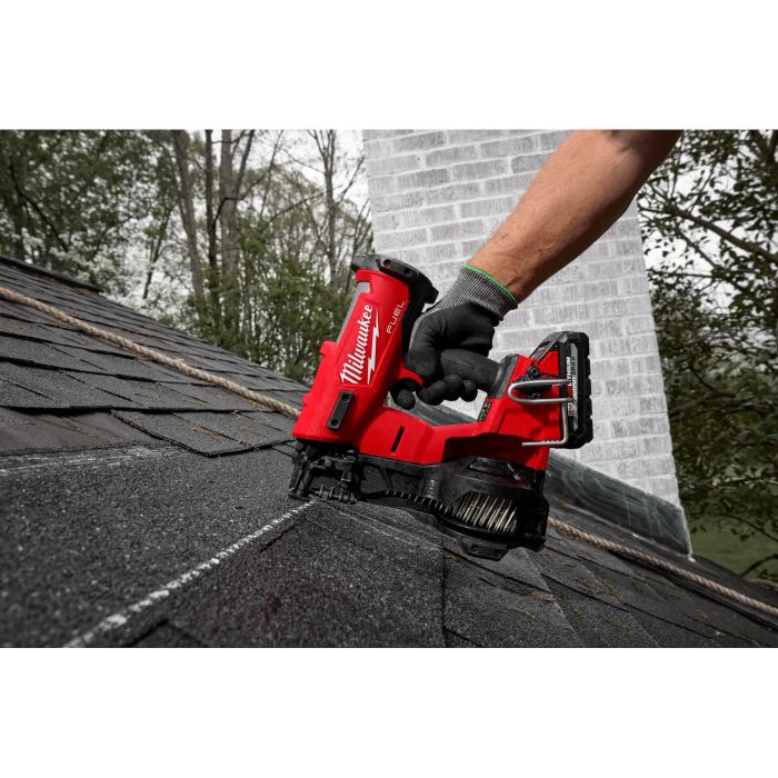 Milwaukee M18 FUEL Coil Roofing Nailer Kit